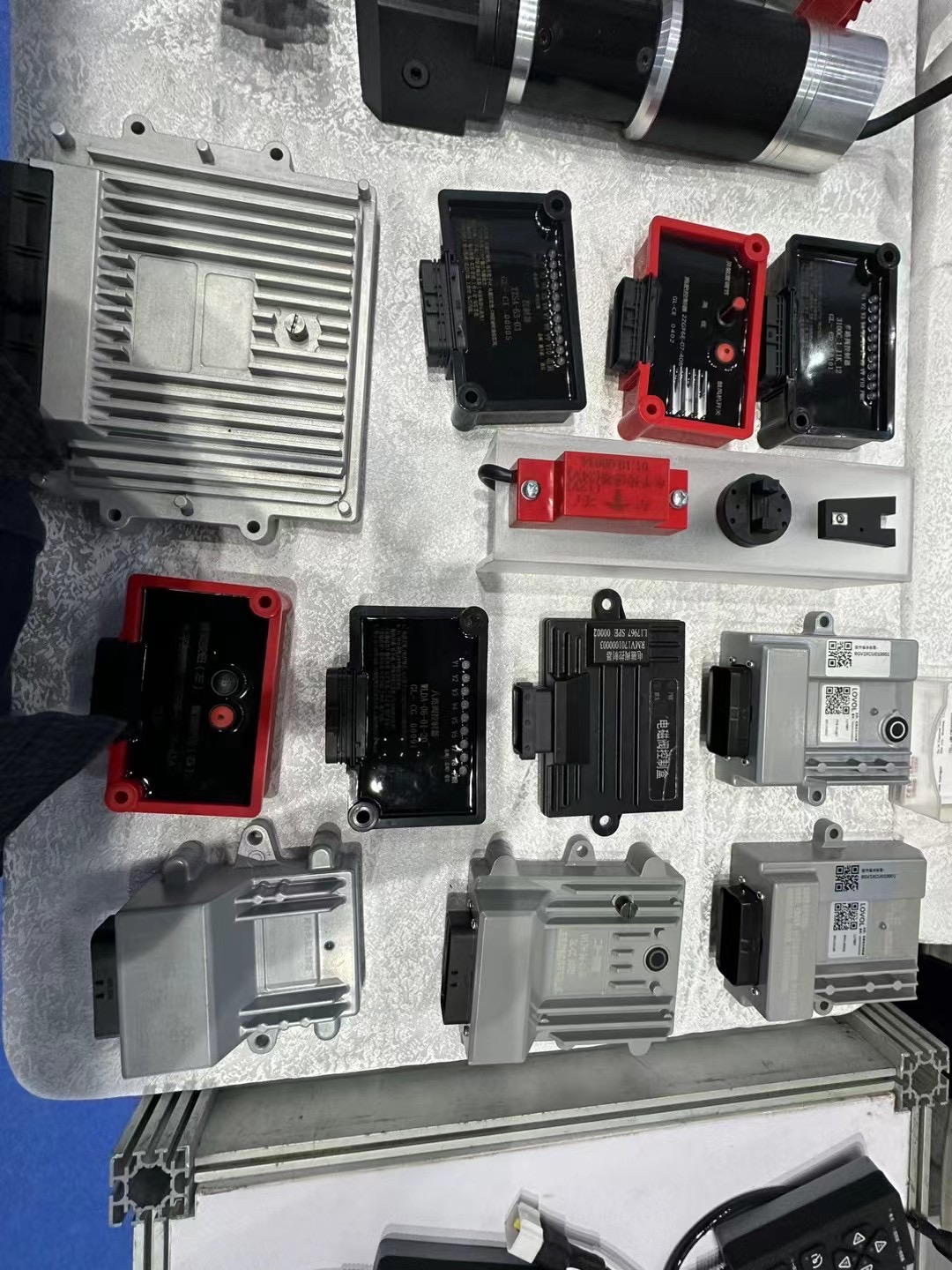 可定制多種控制器